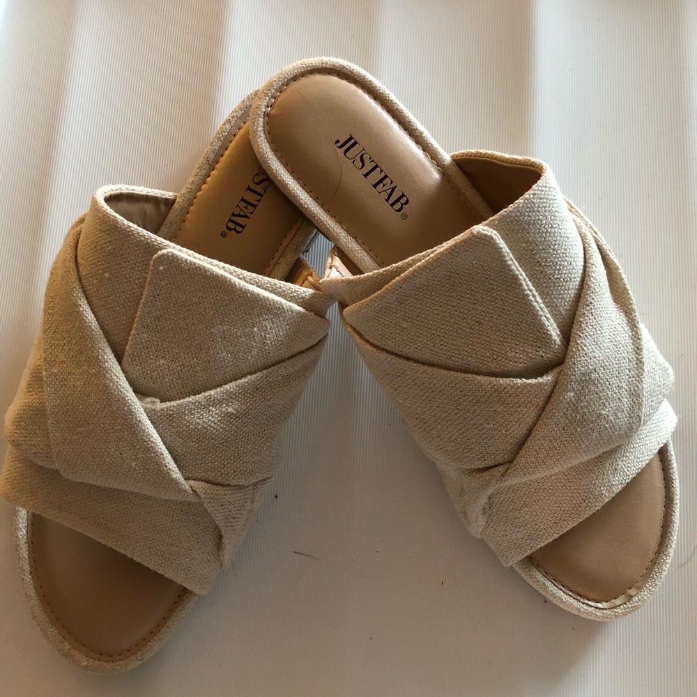 NWOT JustFab linen slides